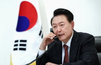 한일 정상 첫 통화…北도발에 "한일·한미일 단합대응 필요"