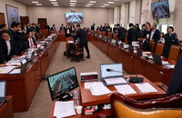 국감 이틀째 파행…김여사·이재명 블랙홀에 정책감사 뒷전