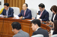 與 "巨野, 검찰소환 불응하며 동행명령권 남발"
