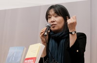 한국 소설가 한강, 한국 최초 노벨문학상 수상!