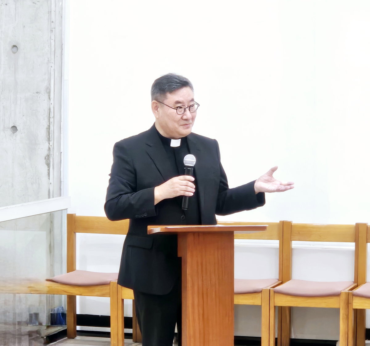 [&lsquo;제3회 치유명상 포럼&rsquo; 사회자 노철래 성공회대 신학대학원장]
