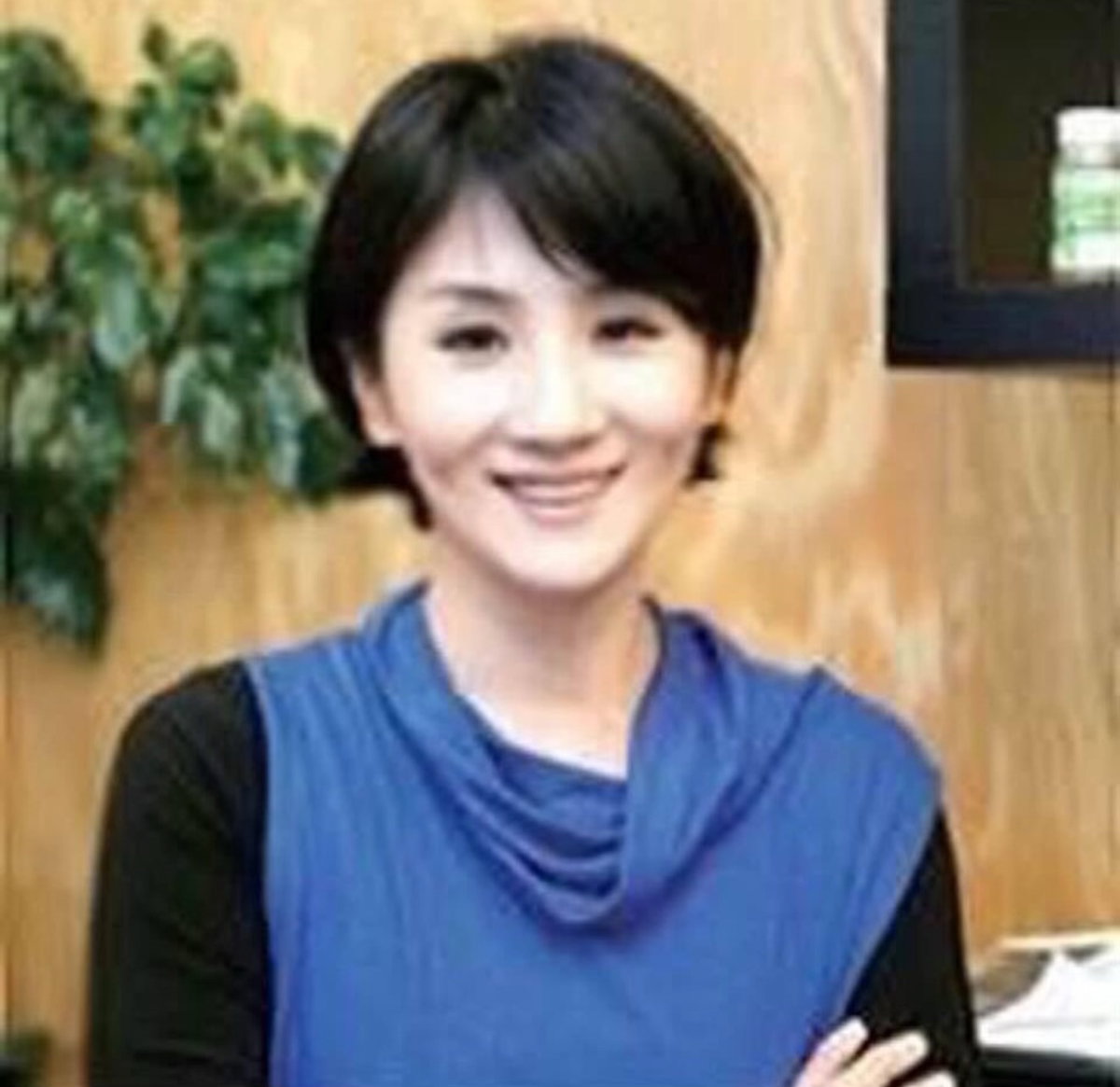 ['동적 명상과 치유 명상&rsquo;을 강의 중인 유하진 교수, 경력: 경희사이버대학교 한방건강관리학과 초빙교수, 전 약사 역임, 기업 및 기관 강사]