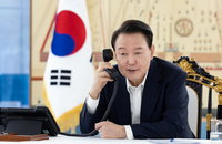 尹·트럼프, 이른 시일내 회동 합의…트럼프 "좋은 협력 기대"