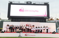 LG 구단·선수들 기부행사…1억5000만원 전달