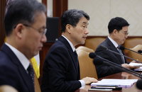 이주호 "의대 수시 미충원 정시 이월…2025년 정원 조정안돼"
