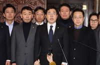 민주당 "尹대통령 즉각 퇴진하지 않으면 탄핵 절차 돌입"