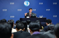 한은 총재 "추가 충격 없다면 환율 천천히 내려갈 것"