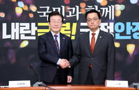 李 "나라 불안정 주범이 崔대행"…崔 "尹영장 충돌 불상사 안돼"