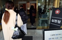 '尹불출석' 헌재 첫 탄핵변론 4분만에 끝…재판관 기피 기각