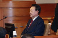 형사법정 서는 尹 내란 혐의 첫 정식재판