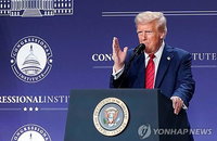 트럼프 "의약품·반도체·철강 등에 관세…군사용 필요 물품에도"