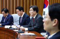 與 "반도체법도 연금도 野 마음대로?" 국정협의회 연기 요구