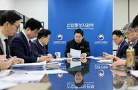 무탄소 전기 대비 11차 전기본 확정 2038년 원전 35%·재생 29%