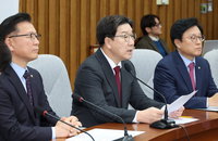 권성동 "기초수급·차상위계층 25만∼50만원 선불카드 추진"