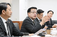 崔대행 "美 수출못한 철강재, 국내유입 시장교란 없도록 대응"