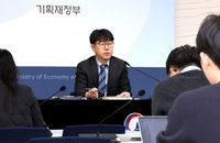 정부 "경기 하방압력 증가"…수출 증가세 둔화 우려