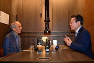 이재명, 상임선대위원장에 윤여준 전 장관 영입