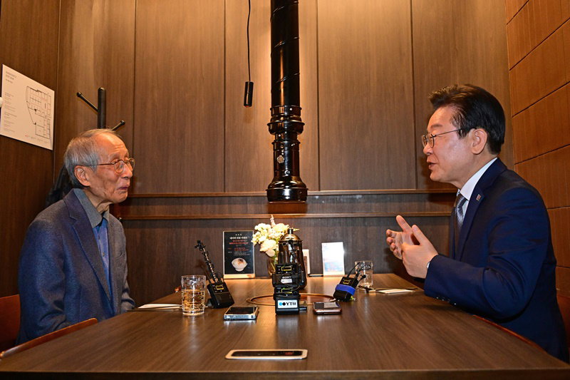 이재명, 윤여준 전 장관과 오찬회동