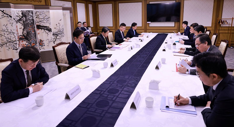 이주호 권한대행, 경제안보전략 간담회