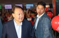 윤석열 전 대통령, 이영돈 PD 제작 부정선거 주장 다큐 영화 관람