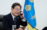 한일정상, 첫 통화…"한미일 협력 틀 안에서 위기 대응 노력"