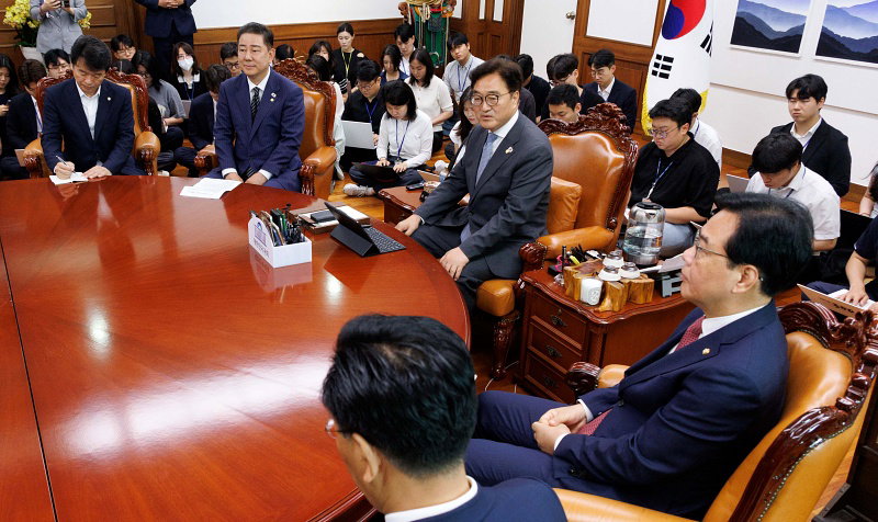 국회의장과 회동하는 여야 원내대표단