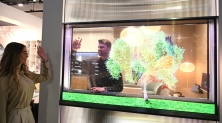 LG전자의 세계 최초 무선 투명 올레드 TV