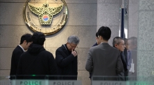 경찰 출석하는 김택우 의협 비대위원장