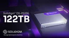 솔리다임의 세계 최대 용량 122TB SSD 'D5-P5336' [SK하이닉스 제공]