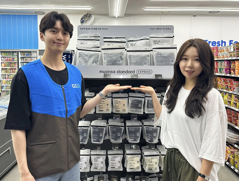 GS25 무신사 스탠다스 익스프레스 전용 매대 [GS리테일 제공]