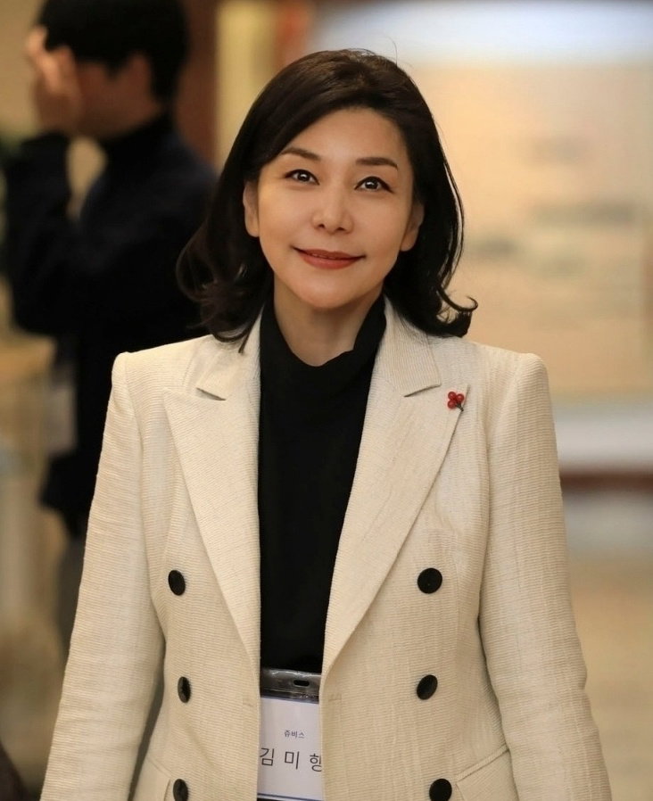 [제31대 김미행 신임 회장, 약력: 예술심리학박사, 국제법률대학원 국제교육원원장. 국제학교 교장. 서울시립대겸입교수 역임.. 현 쥬비스 그룹 임원]