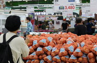 초복 삼계탕, 집에서 끓여도 '금(金)계탕'…5년 새 35% 껑충
