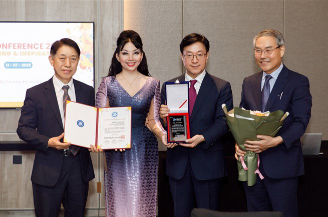 [좌로부터 이광수 AAC 집행위원장, 응웬 퀸 누 베트남 국가위원, 박봉규 AAC 협력위원장, 이영준 AAC 기획위원장]            