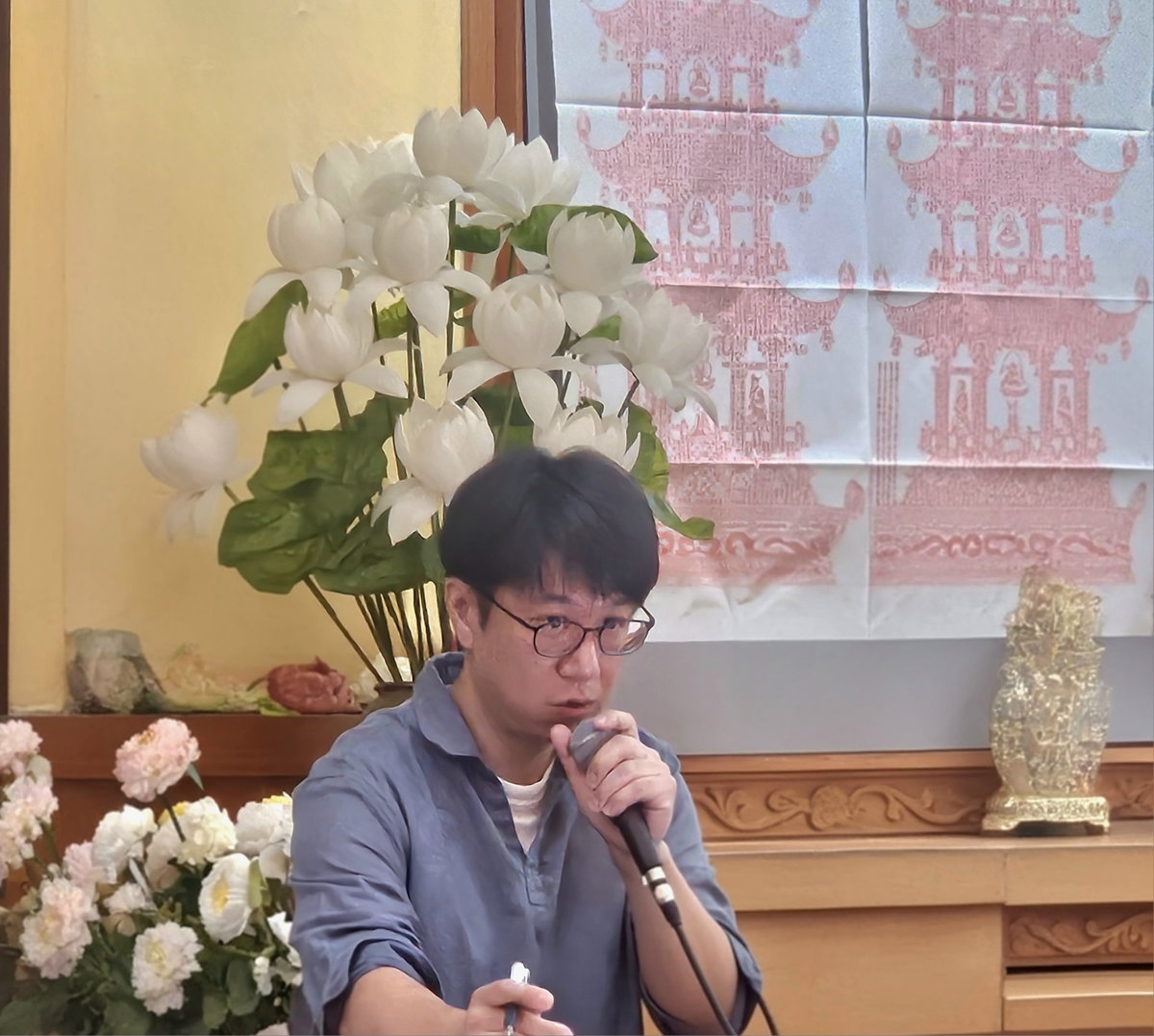 [김창현 국제포교사가 마가스님의 법문을 영어로 동시통역]