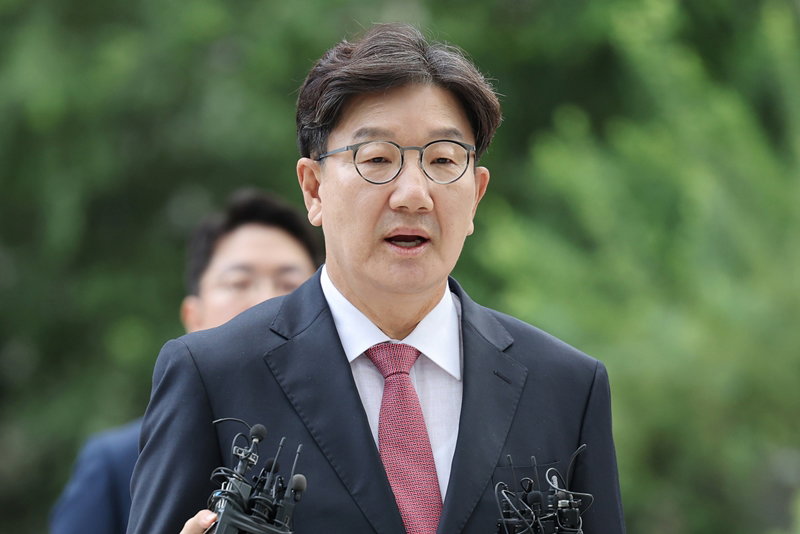 피의자 신분으로 특검 출석한 권성동 의원