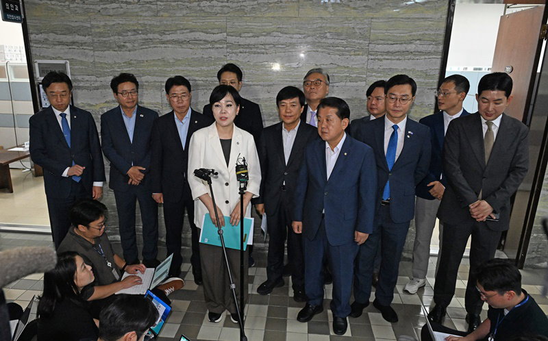 더불어민주당, 전담재판부 설치에 관한 법률안 제출