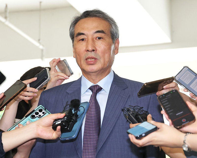 사무실 출근하는 민중기 특별검사