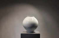 한국 도자문화의 정수, 달항아리! 이용순 초대전 <도공(陶工)의 꿈>展