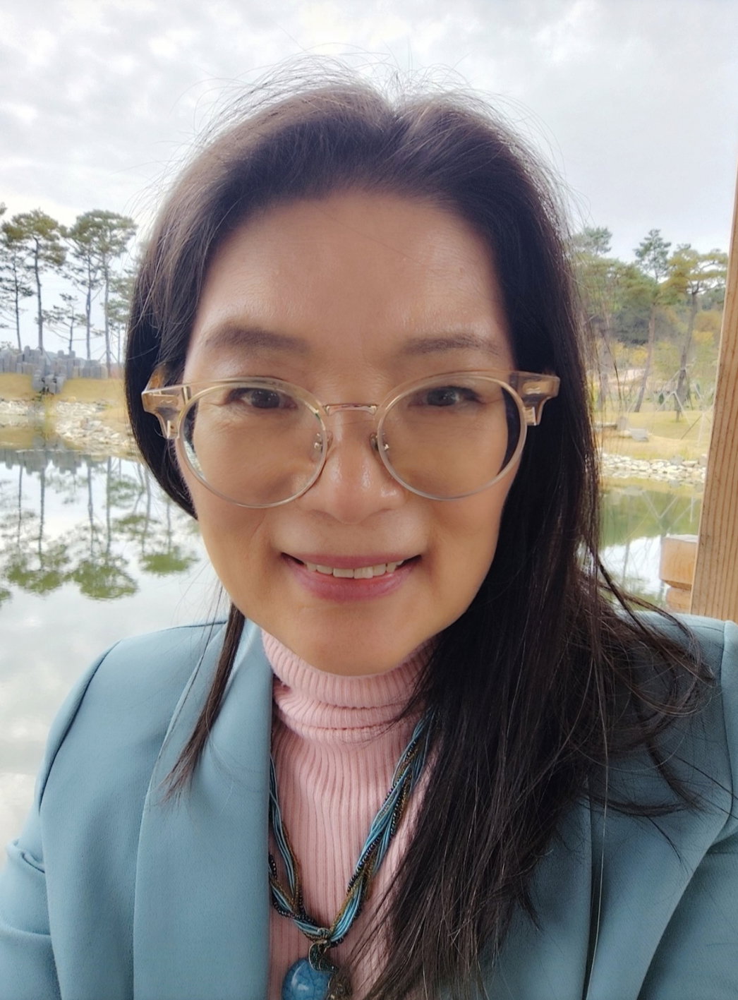 [『가슴으로 시 읽기』 이강선 저자]