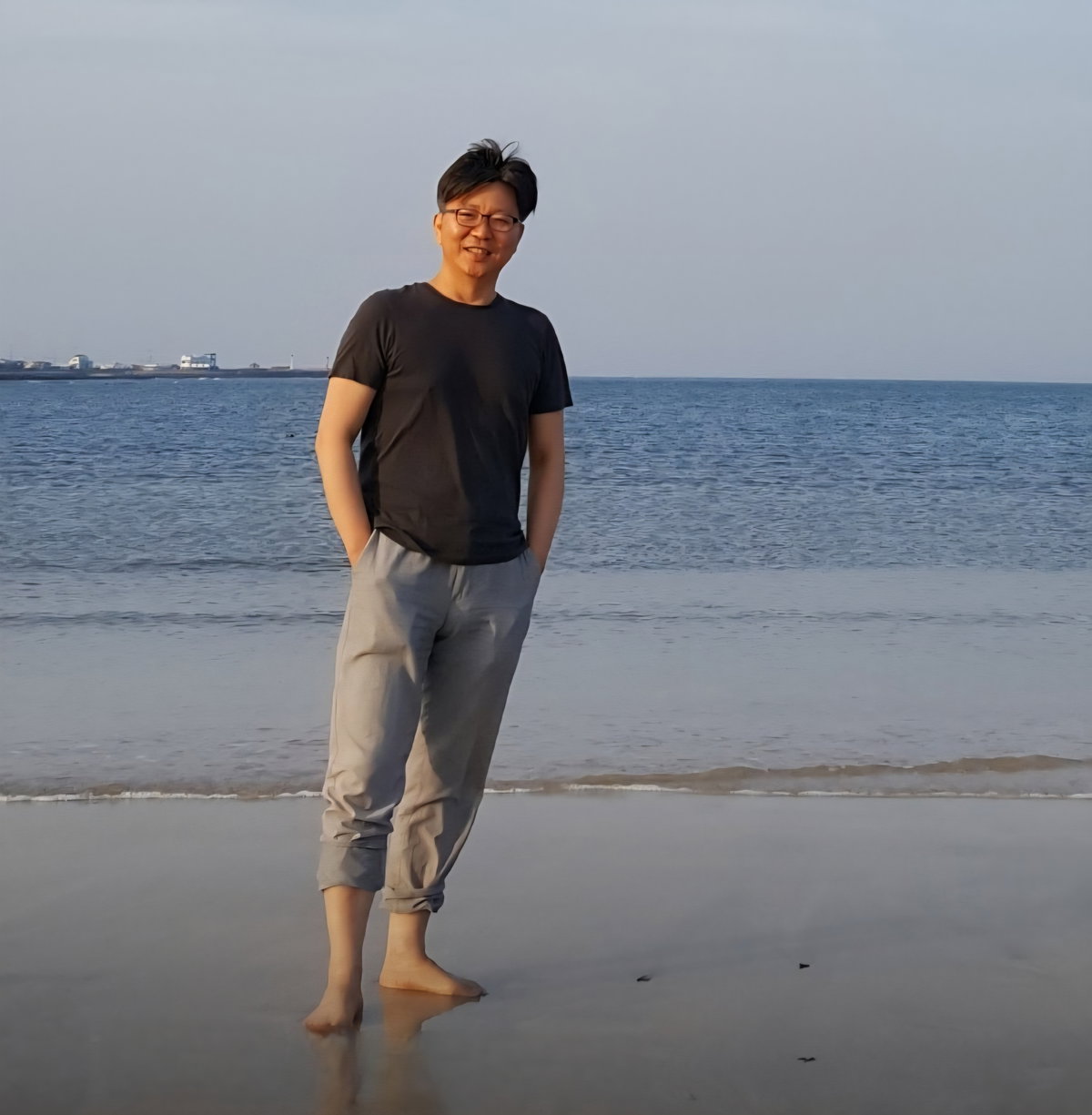 [고향 통영 앞바다에서 김형길 작가]