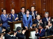일본, 다카이치 사나에 첫 여성 총리 탄생…군사력 강화 지향