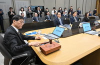 한은, 기준금리 2.5% 동결…집값·환율 부담에 ‘신중 모드’