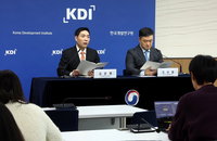 KDI "생산성 둔화에 자본 유출. GDP 충격 1.5배"