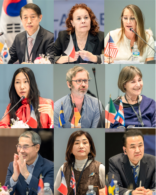 [▲ 왼쪽 위부터 이광수 세계회장, Maria Moroz 부회장(폴란드), Kathe Madrigal 북미 코디네이터(미국), Sophie Huh 유네스코 파리 본부 사무총장, Marcel Noack 집행위원(독일), Marta Yglecisas 집행위원(코스타리카), 이영준IAA KOREA 부회장, 선우미숙 IAA KOREA 사무총장, 라정현 IAA 본부 사무차장]