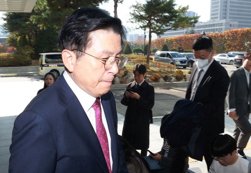 특검 사무실 향하는 황교안 전 국무총리