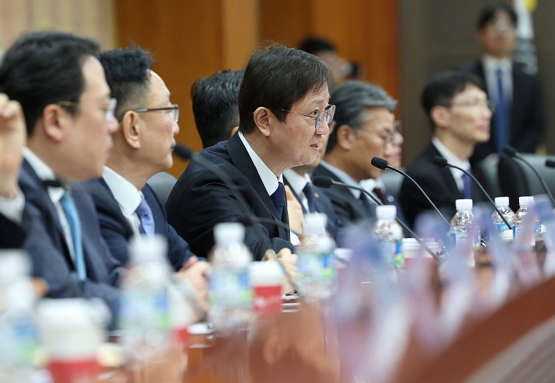 자산운용사 CEO 간담회 참석한 이찬진 금감원장