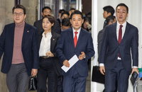 장동혁, 한동훈 제명 의결 일단 보류…국민의힘 내홍 격화