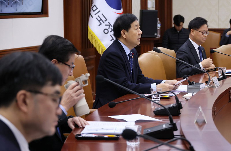 경제관계장관회의 겸 민생경제관계장관회의 주재하는 구윤철 부총리