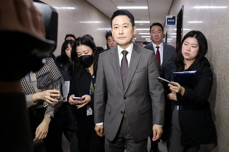 최고위 마치고 이동하는 장동혁 대표