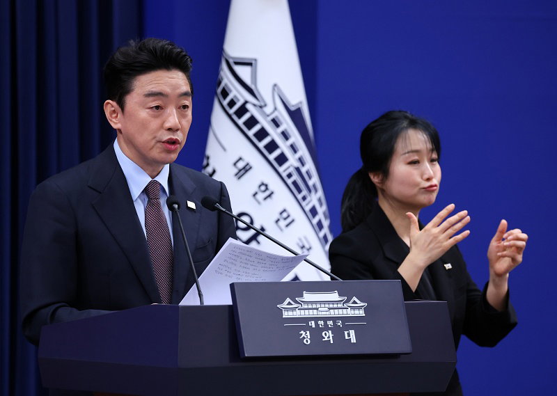 강훈식 비서실장, UAE 체류 국민 귀국 지원 및 원유 확보 관련 브리핑